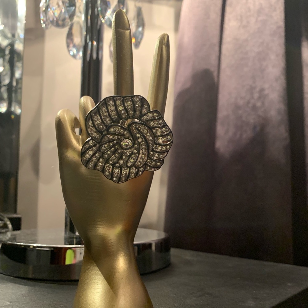 WHBM Elastic Band Flower Ring